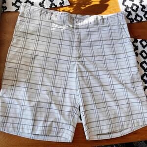 FLAW Nike Golf Plaid Shorts mens size 40 sporty athletic flat front